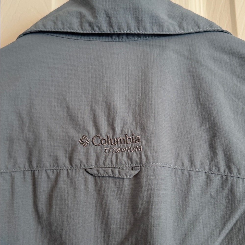 Men’s Columbia Titanium series fishing or sportsman shirt in XL. - Picture 6 of 6